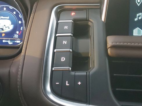 Used 2023 Chevrolet Suburban High Country image 31