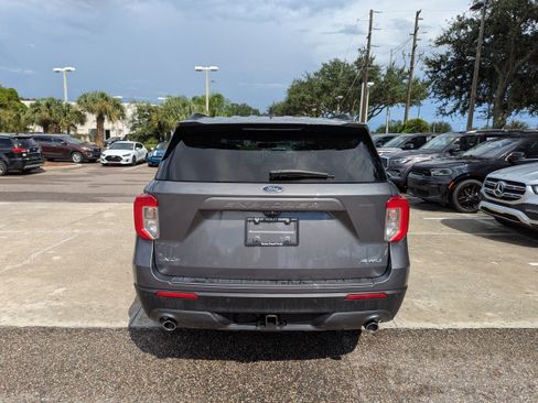 Used 2022 Ford Explorer XLT w/ Equipment Group 202A image 5