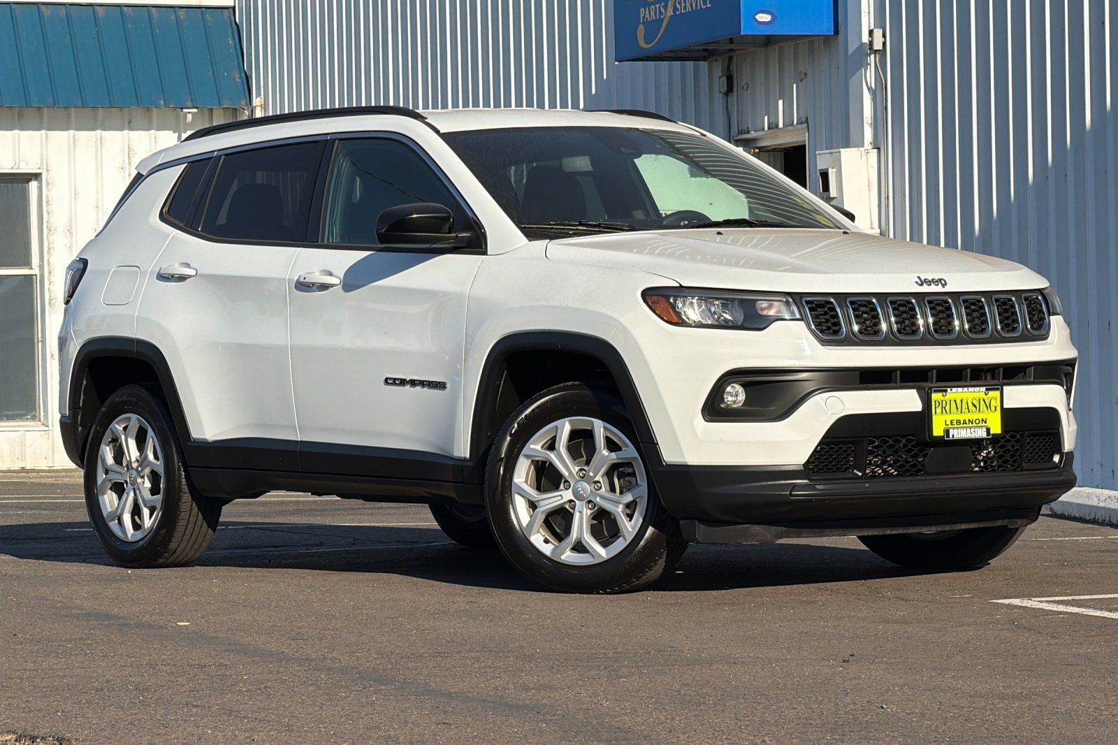 Used 2024 Jeep Compass Latitude AWD/4WD image 2