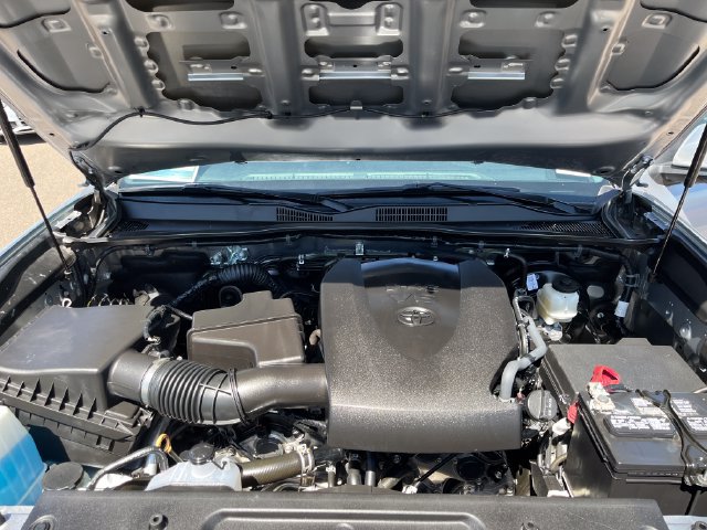 Used 2021 Toyota Tacoma TRD Sport w/ TRD Premium Sport Package AWD/4WD image 21