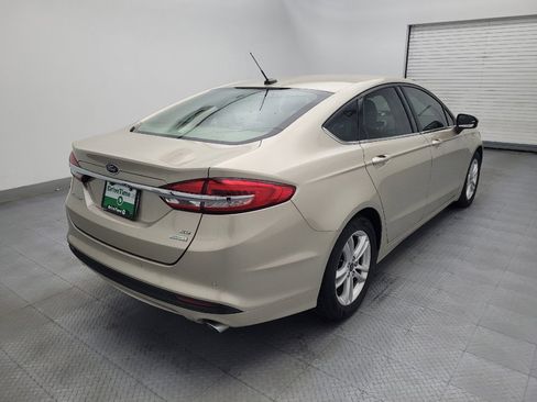 Used 2018 Ford Fusion SE w/ Fusion SE Technology Package FWD image 9