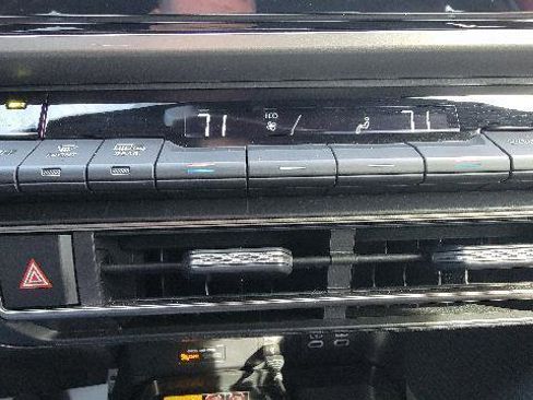 Used 2025 Toyota Camry SE image 13