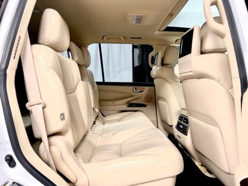 Used 2013 Lexus LX 570 4WD w/ Luxury Pkg image 26