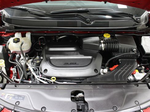 Used 2025 Chrysler Pacifica Select FWD image 40