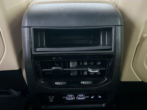 Used 2022 Jeep Grand Cherokee Limited 4xe image 29