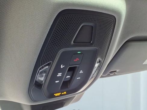 Used 2025 Audi Q5 Premium w/ Convenience Package image 21