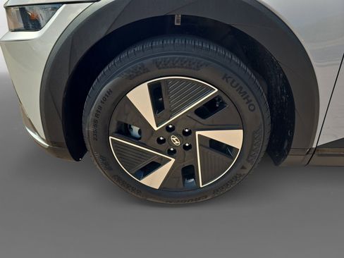 Certified 2025 Hyundai Ioniq 5 SE RWD image 9