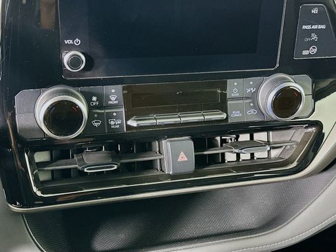 Used 2023 Toyota Highlander LE image 23