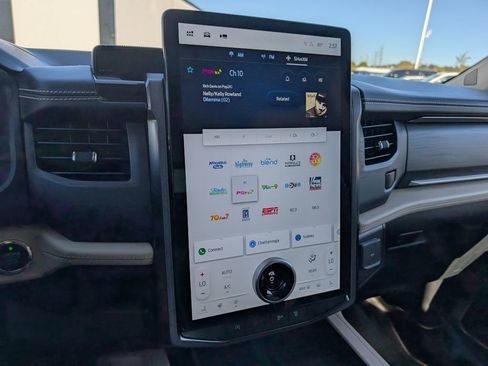 Used 2024 Ford Expedition Platinum image 21