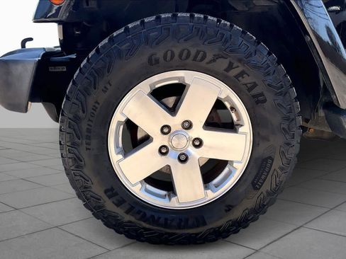 Used 2010 Jeep Wrangler Unlimited Sahara image 11