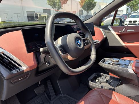 Used 2024 BMW iX xDrive50 w/ Premium Package AWD/4WD image 17