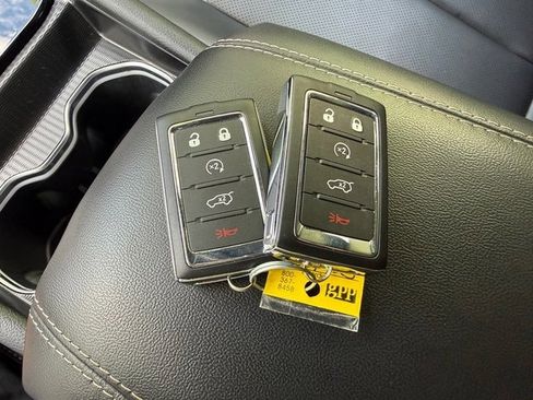 Used 2025 Jeep Grand Cherokee Limited w/ Luxury Tech Group II image 34