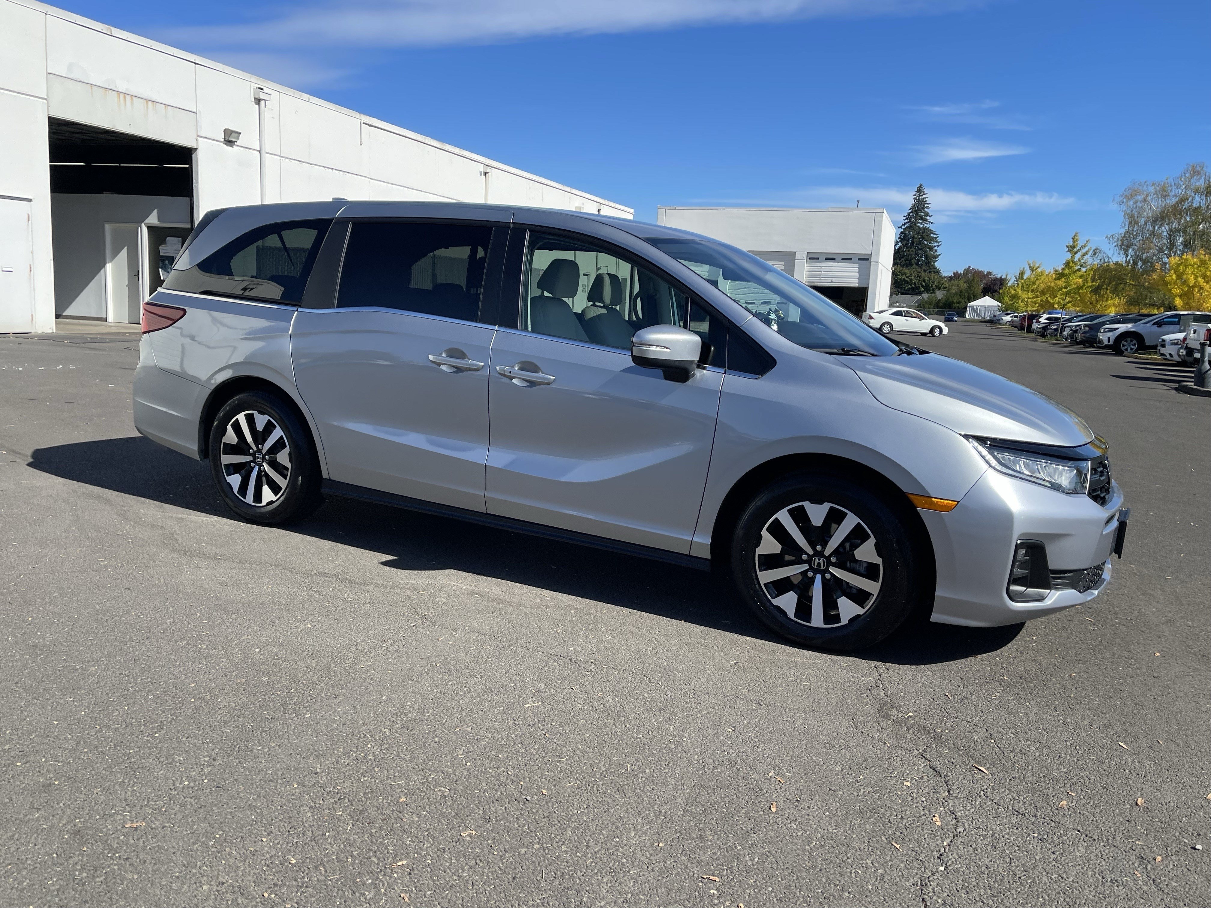 Used 2025 Honda Odyssey EX-L image 7