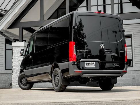 Used 2025 Mercedes-Benz Sprinter 2500 image 2