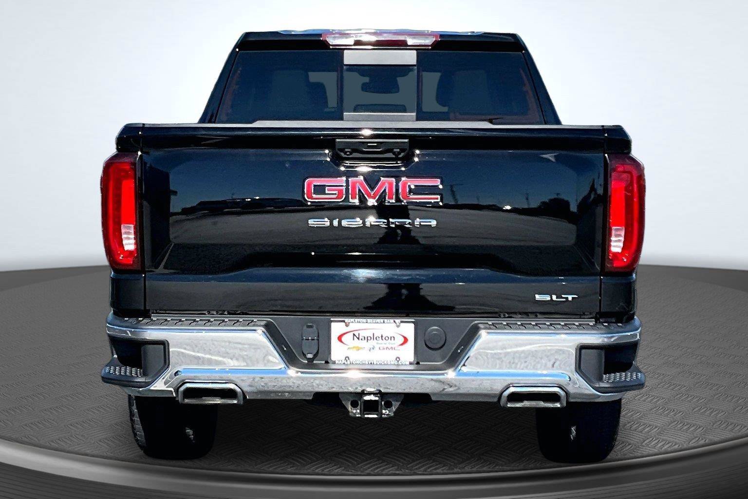 Used 2023 GMC Sierra 1500 SLT w/ SLT Premium Package AWD/4WD image 4