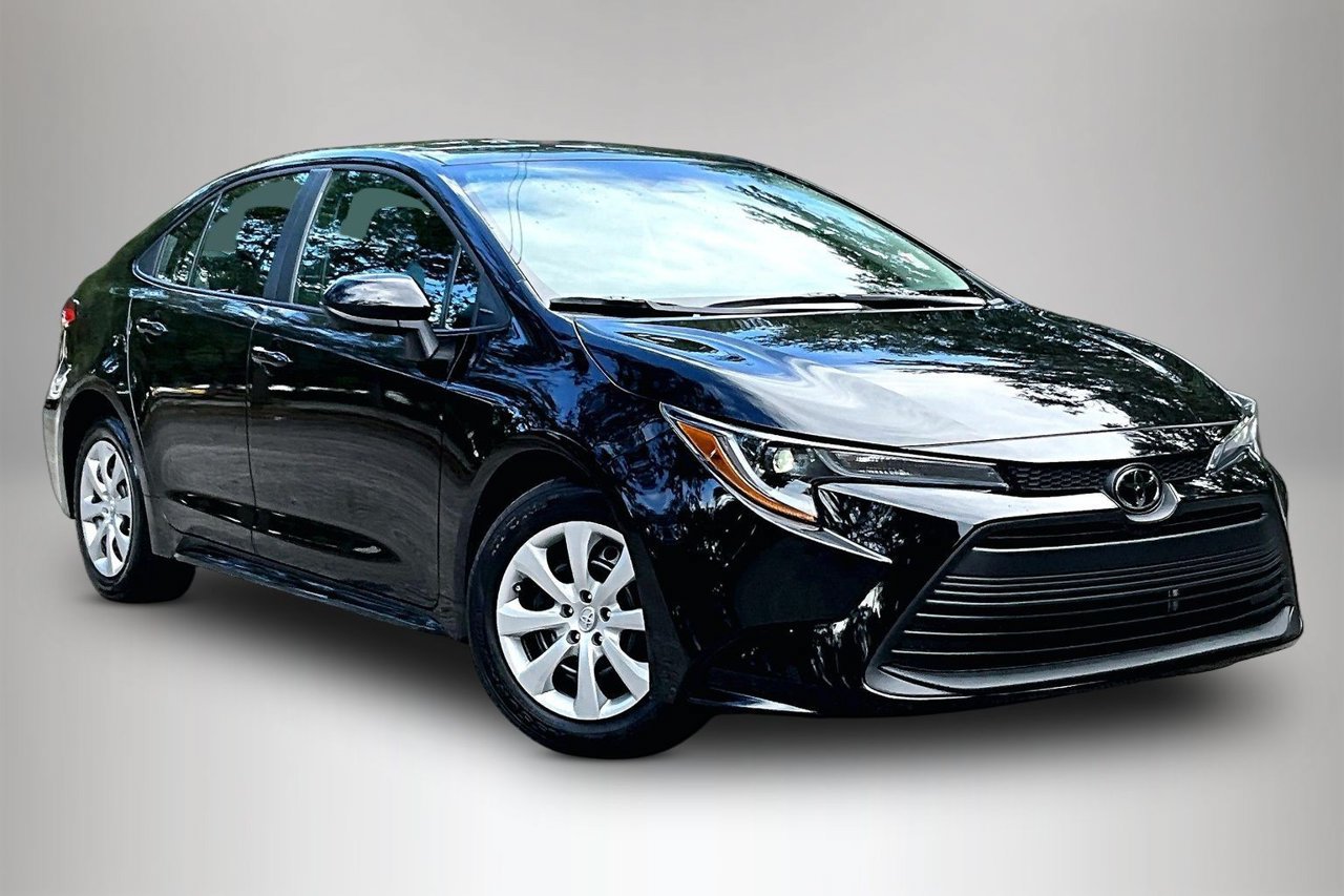 Used 2026 Toyota Corolla LE FWD image 2