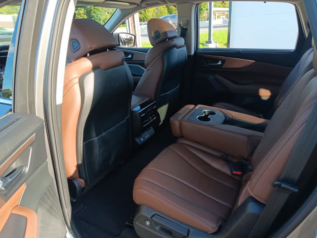 Used 2023 Acura MDX w/ Technology Package AWD/4WD image 19