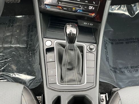 Used 2025 Volkswagen Jetta SE image 37