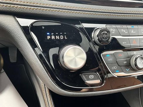 Used 2022 Chrysler Pacifica Pinnacle AWD/4WD image 24