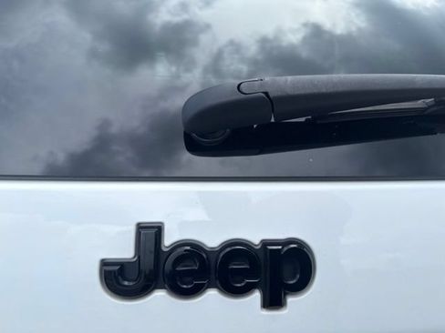 Used 2019 Jeep Cherokee Latitude Plus FWD image 9