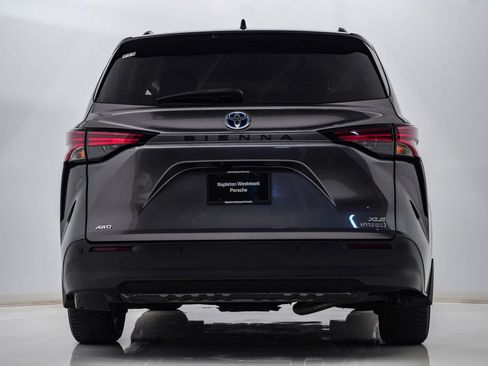 Used 2022 Toyota Sienna XLE w/ Protection Package (TMS) AWD/4WD image 8