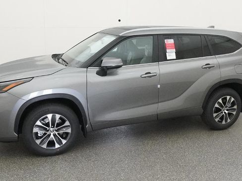 New 2026 Toyota Highlander XLE AWD/4WD image 11