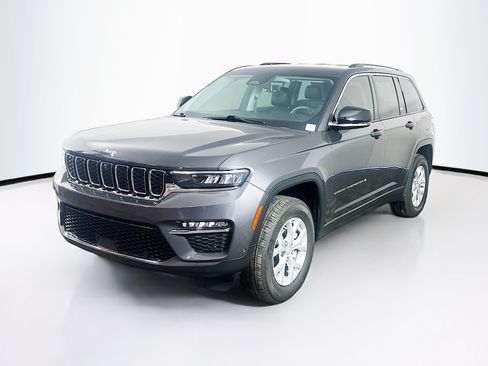 Used 2023 Jeep Grand Cherokee Limited w/ Luxury Tech Group II AWD/4WD image 3