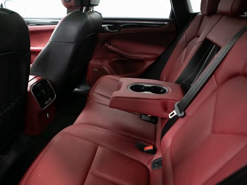 Certified 2022 Porsche Macan image 30