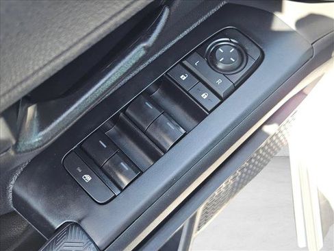 Certified 2025 Toyota Tacoma SR5 AWD/4WD image 11