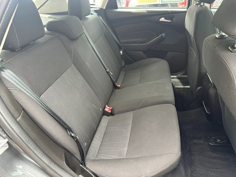 Used 2017 Ford Focus SE FWD image 12