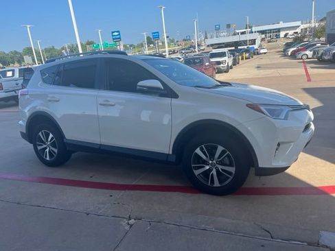 Used 2018 Toyota RAV4 XLE w/ Plus Extra Value Package FWD image 4