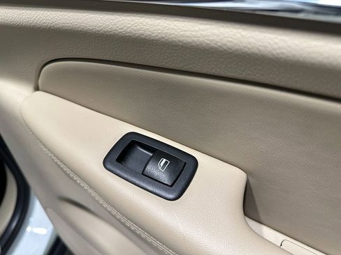 Used 2016 Jeep Grand Cherokee Limited image 17