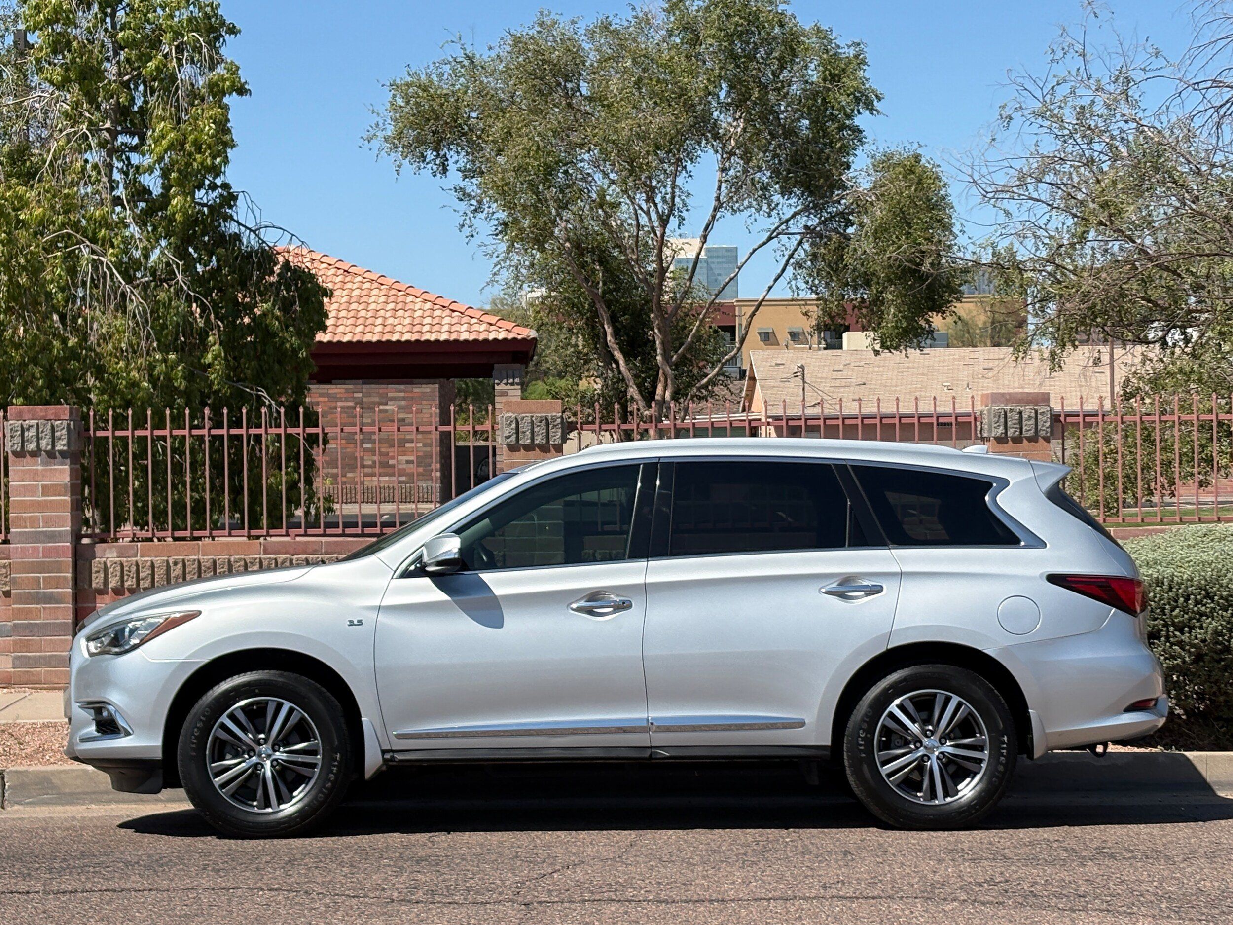 Used 2018 INFINITI QX60 FWD w/ Premium Package image 3