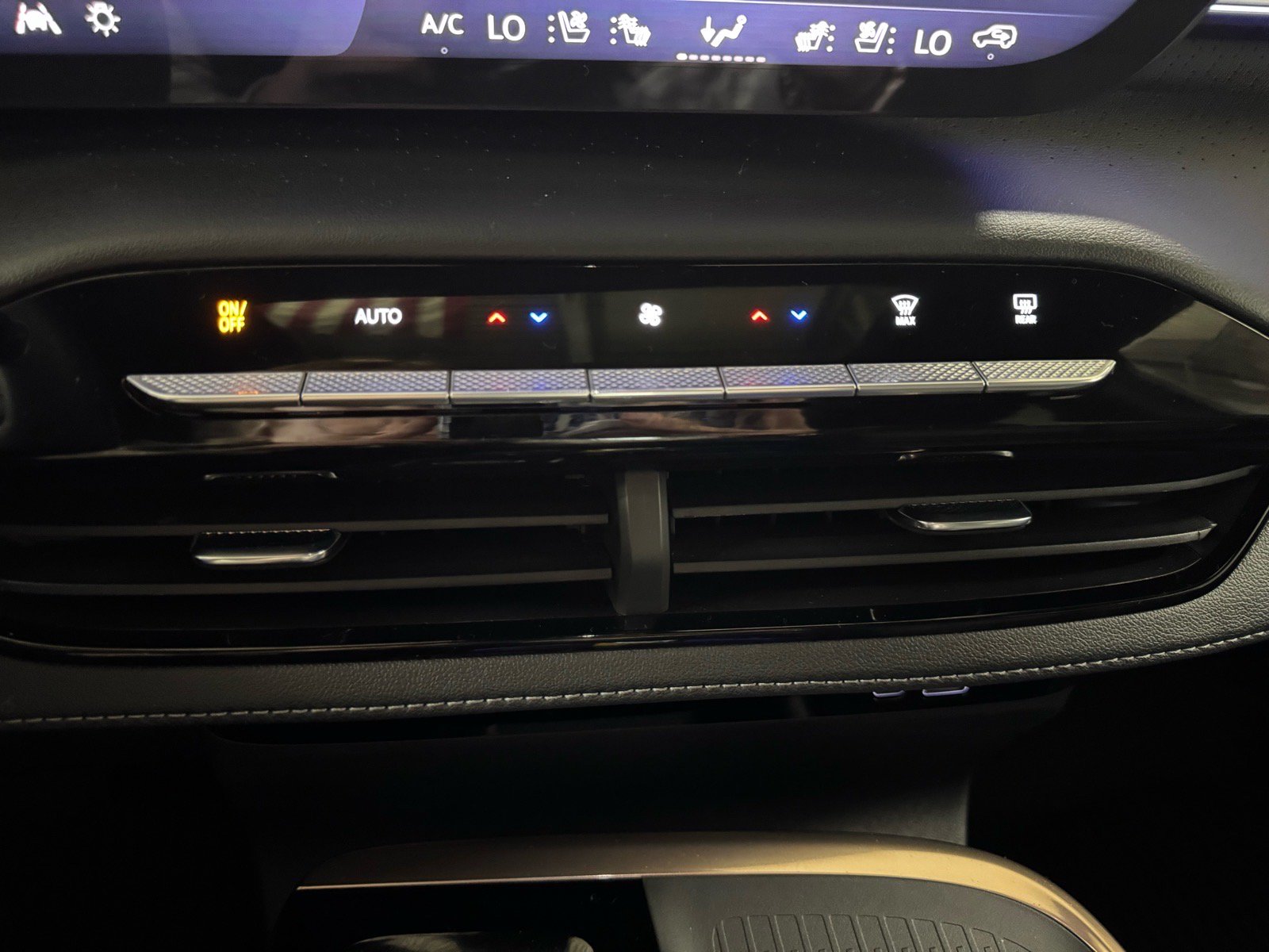 Certified 2026 Buick Enclave Avenir w/ Super Cruise Package AWD/4WD image 22