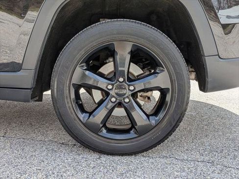 Certified 2023 Jeep Grand Cherokee Altitude AWD/4WD image 29