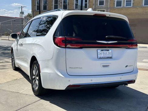 Used 2021 Chrysler Pacifica Touring-L FWD image 7