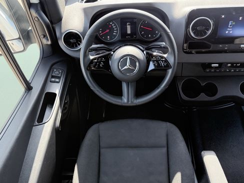Used 2025 Mercedes-Benz Sprinter 2500 image 42