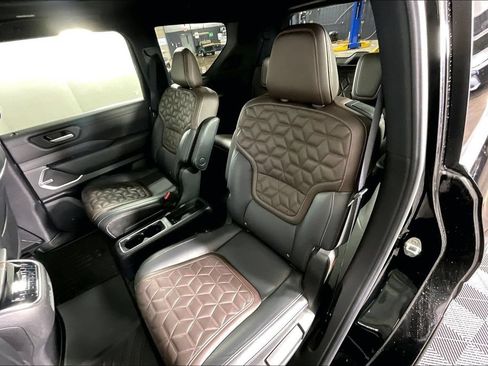 Used 2025 Nissan Armada Platinum Reserve AWD/4WD image 35