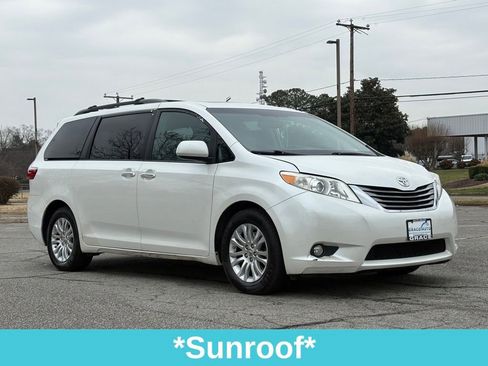 Used 2015 Toyota Sienna XLE image 11