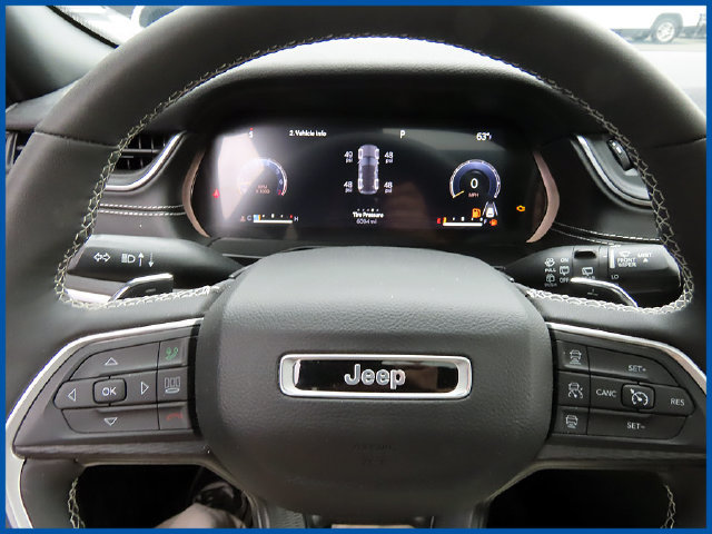 Used 2023 Jeep Grand Cherokee Altitude AWD/4WD image 16