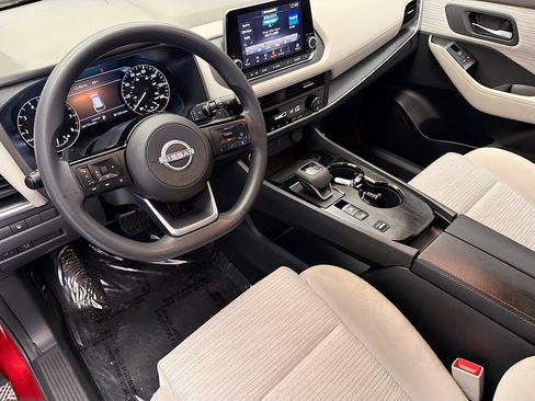 Used 2023 Nissan Rogue SV FWD image 7