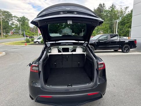 Used 2024 Tesla Model Y 2WD image 9