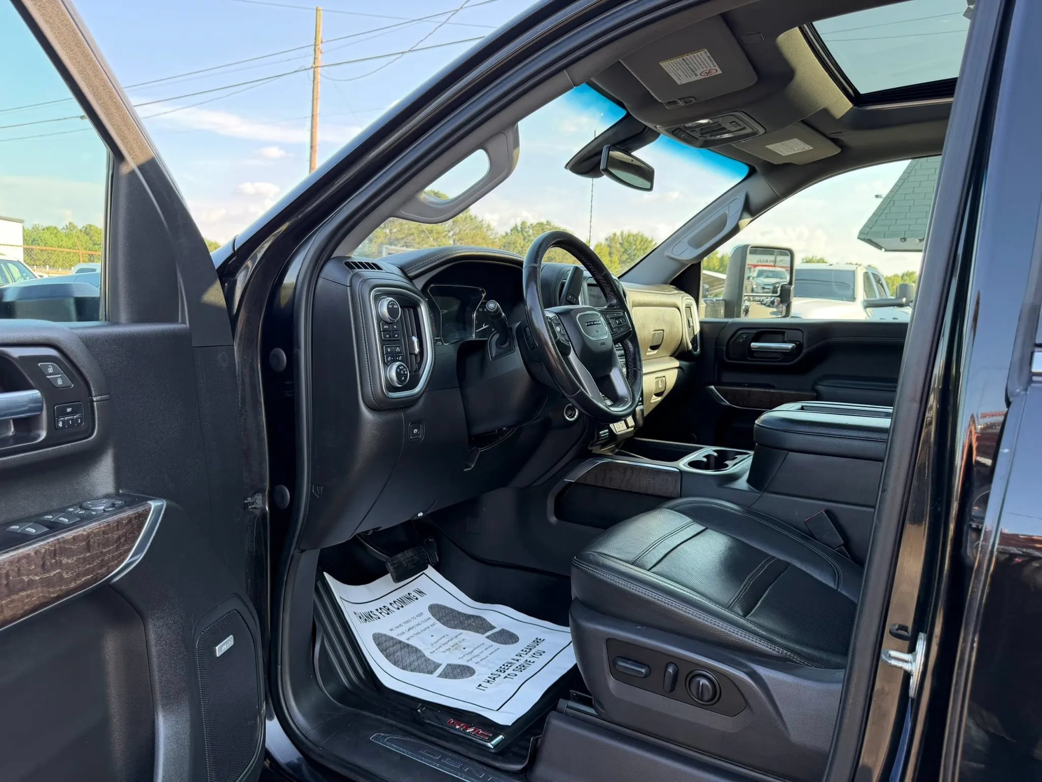 Used 2022 GMC Sierra 3500 Denali AWD/4WD image 21