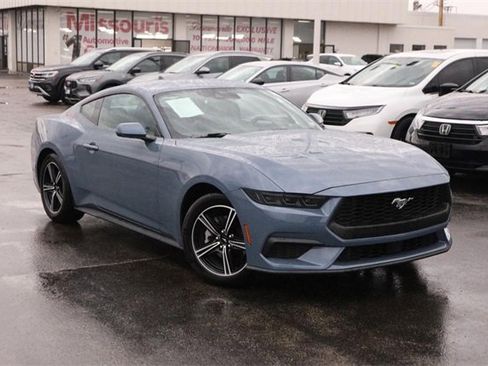 Used 2025 Ford Mustang Coupe image 2