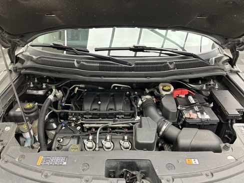 Used 2018 Ford Explorer XLT w/ Equipment Group 202A AWD/4WD image 32