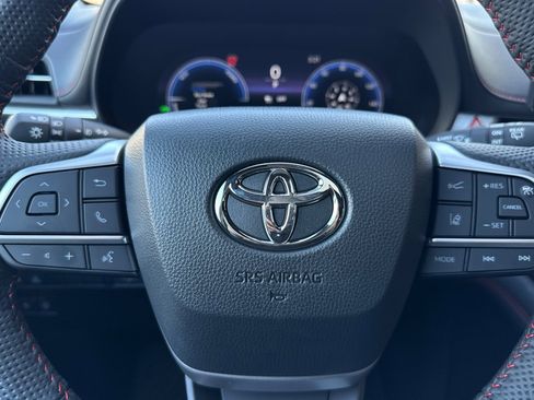 Certified 2025 Toyota Sienna XSE image 31