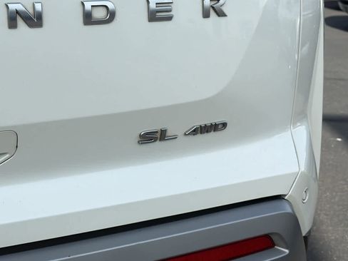 Used 2022 Nissan Pathfinder SL AWD/4WD image 28