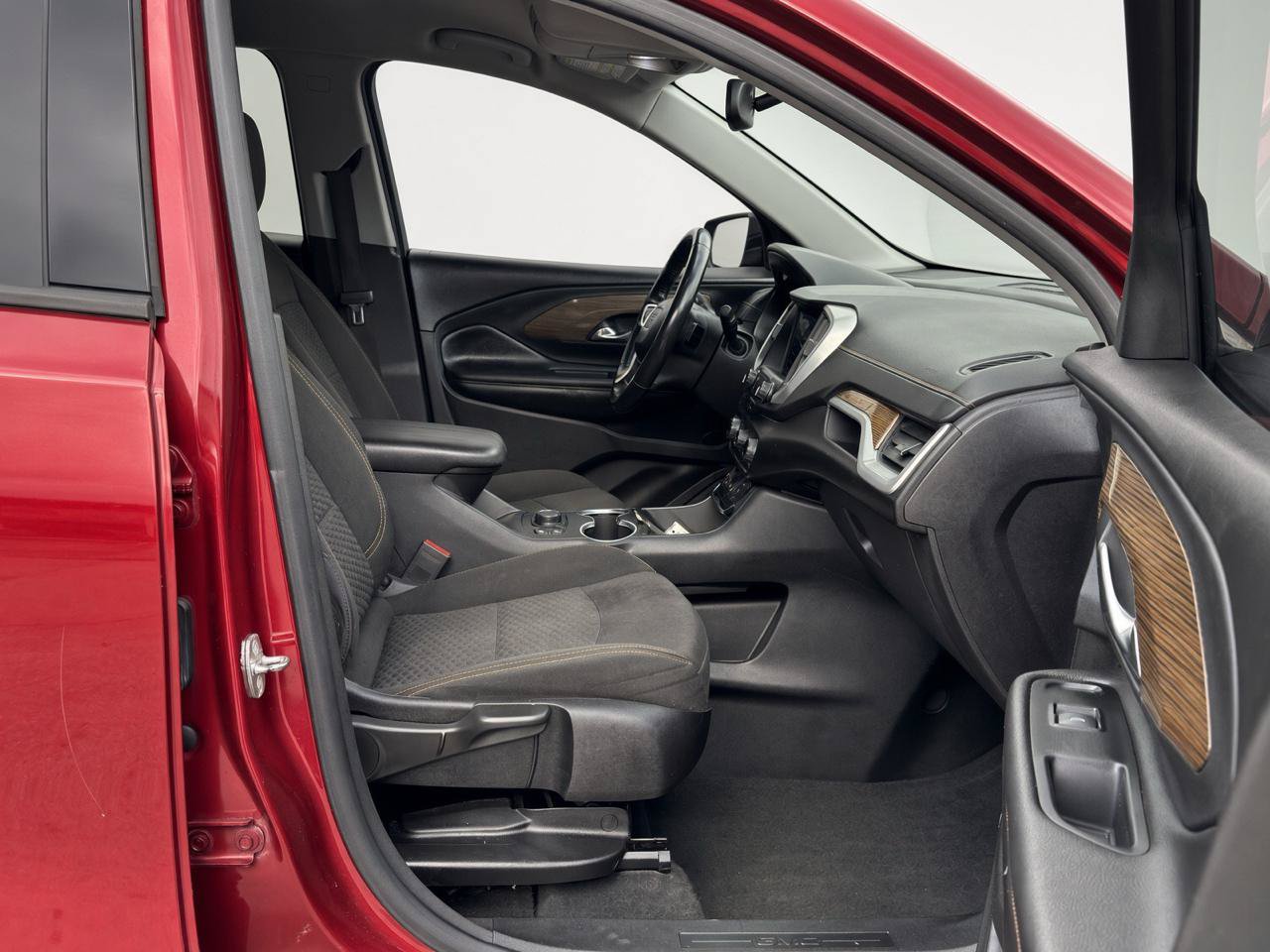 Used 2019 GMC Terrain SLE w/ Infotainment Package I FWD image 14