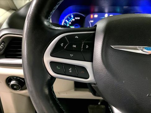 Used 2019 Chrysler Pacifica Touring Plus w/ Cold Weather Group image 23