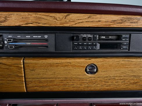 Used 1991 Jeep Grand Wagoneer image 36